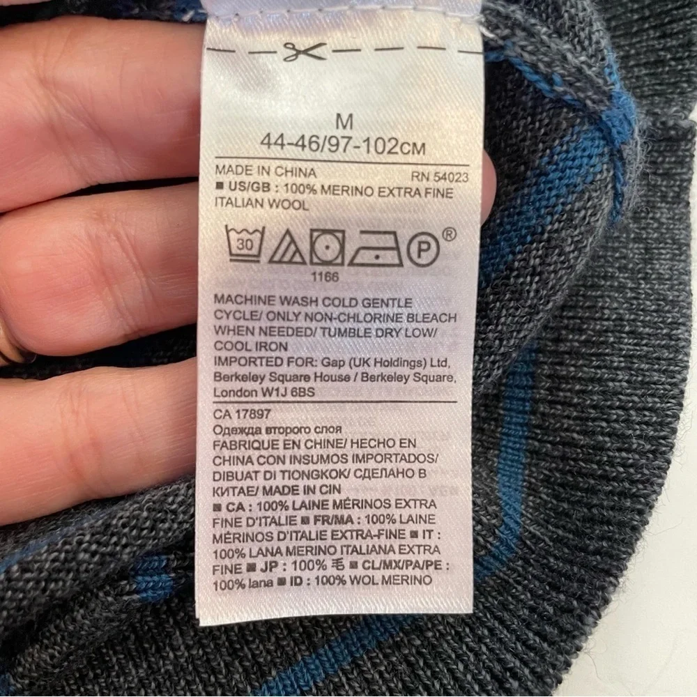 Banana Republic Extra Fine Italian Merino Wool Gray Blue Stripe V Neck Sweater
